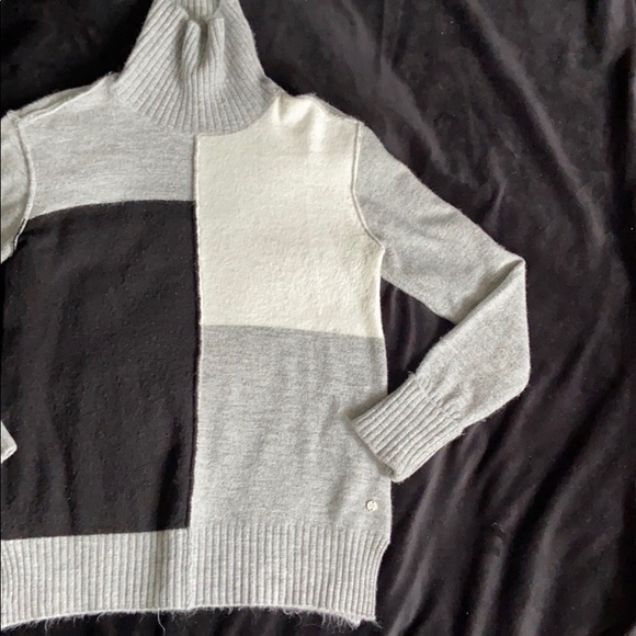 ❤️POINT ZERO PATCH WORKED COLOR BLOCKING SWEATER❤️ - Picture 5 of 15